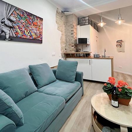 Ideally Located And Atypical Apartment In París Exterior foto