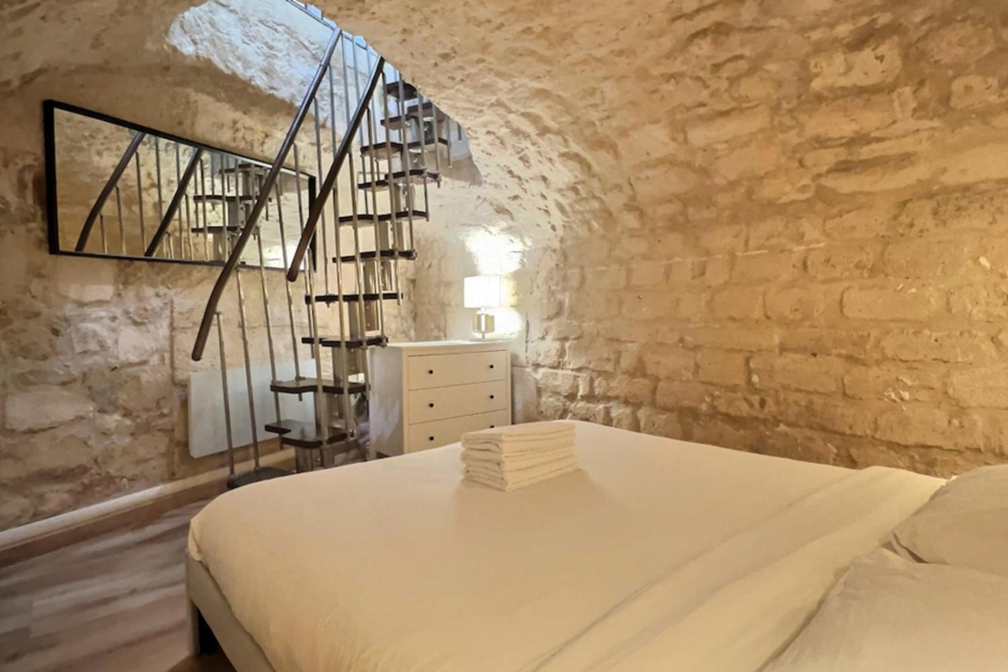 Ideally Located And Atypical Apartment In París Exterior foto